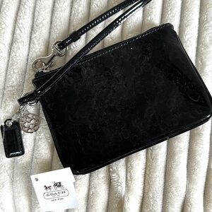 NWT COACH BLACK PATENT SMALL WRISTLET